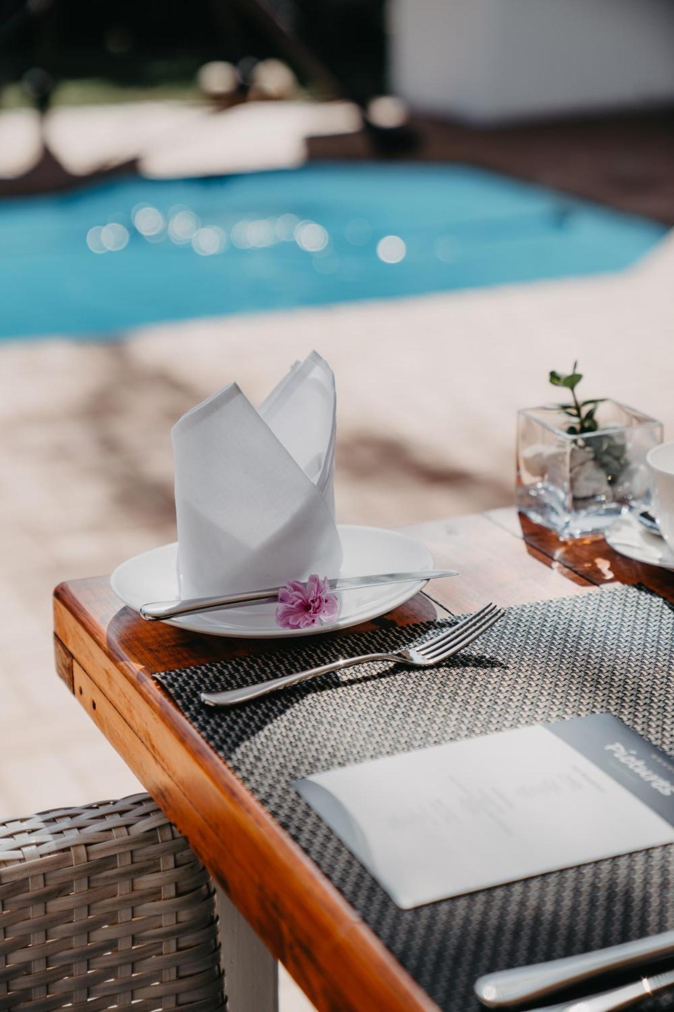 Pictures Guest House Boutique Hotel Oudtshoorn Bagian luar foto