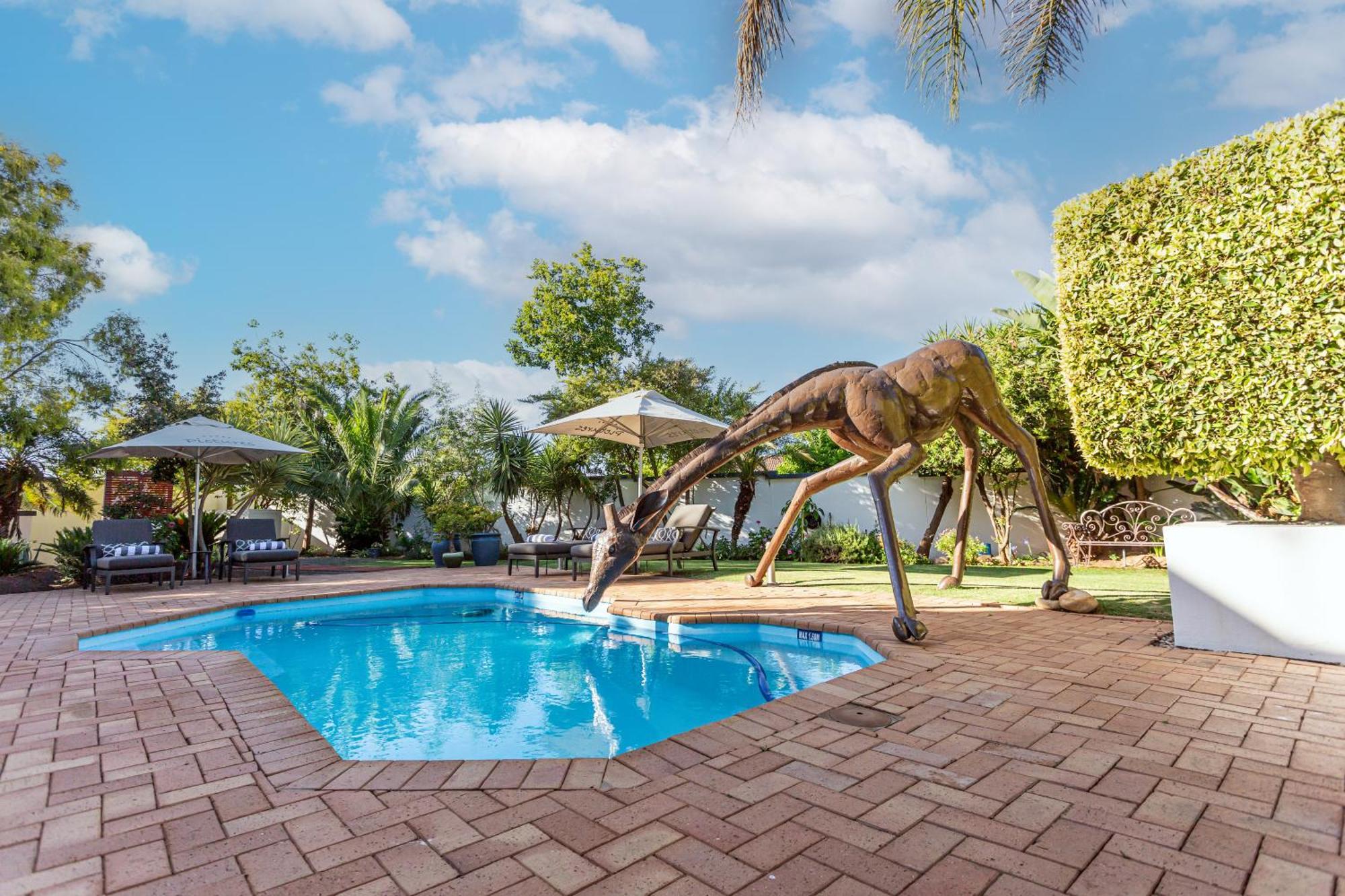 Pictures Guest House Boutique Hotel Oudtshoorn Bagian luar foto