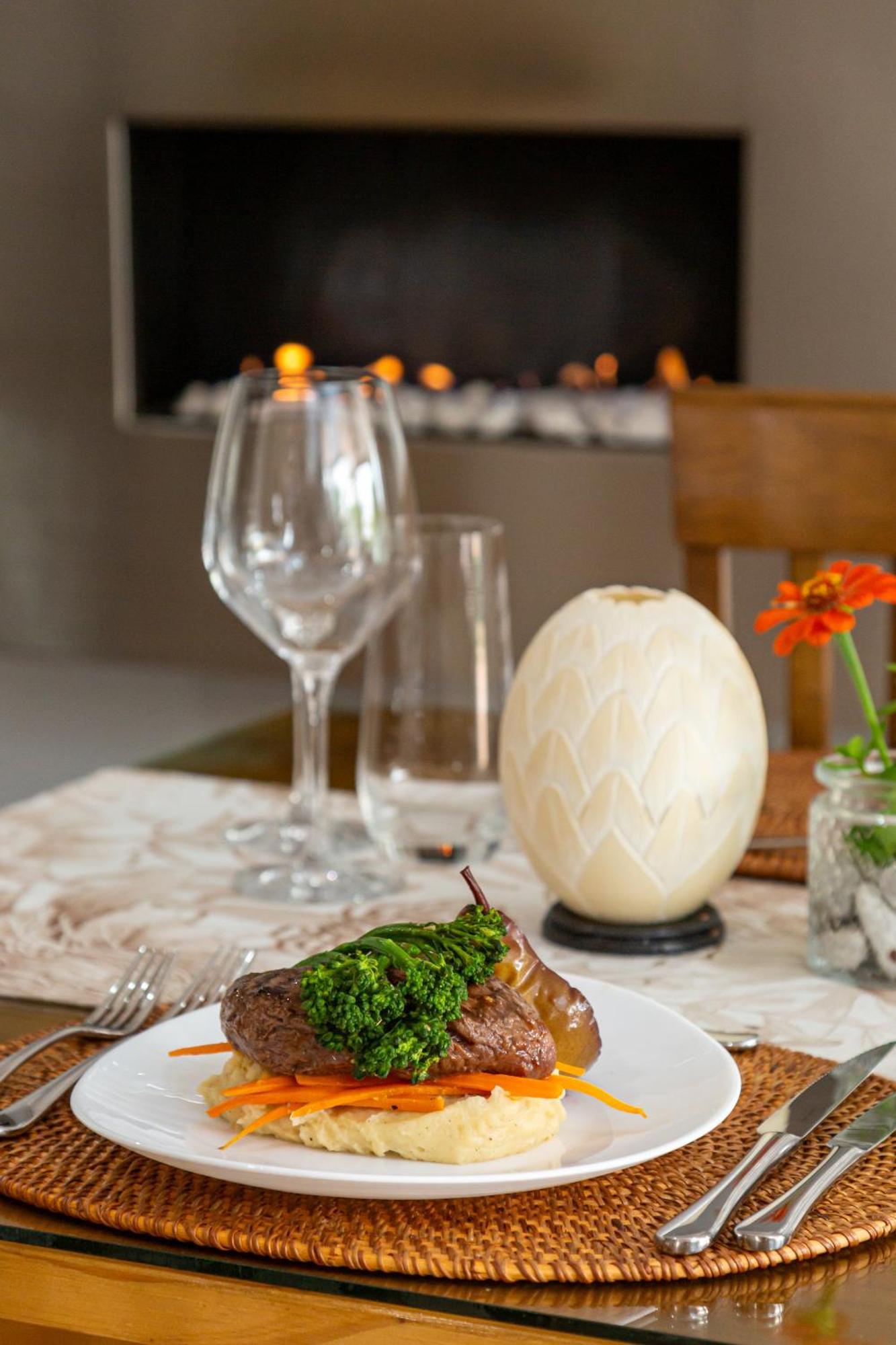 Pictures Guest House Boutique Hotel Oudtshoorn Bagian luar foto