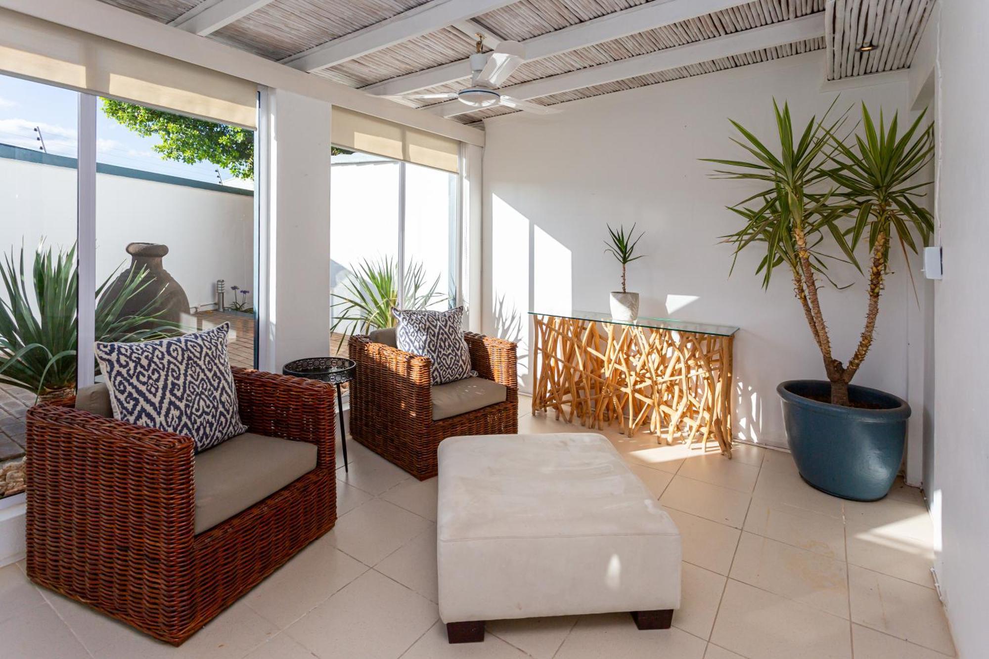 Pictures Guest House Boutique Hotel Oudtshoorn Bagian luar foto