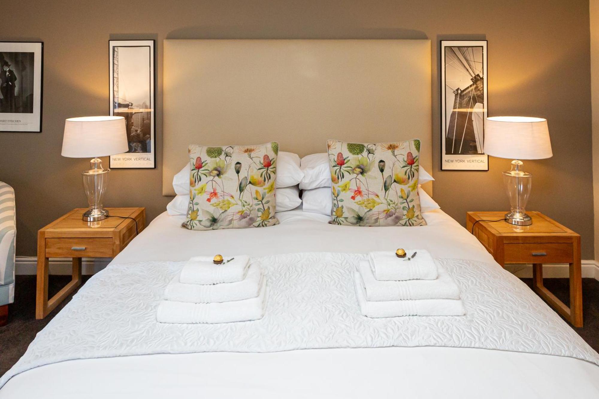 Pictures Guest House Boutique Hotel Oudtshoorn Bagian luar foto