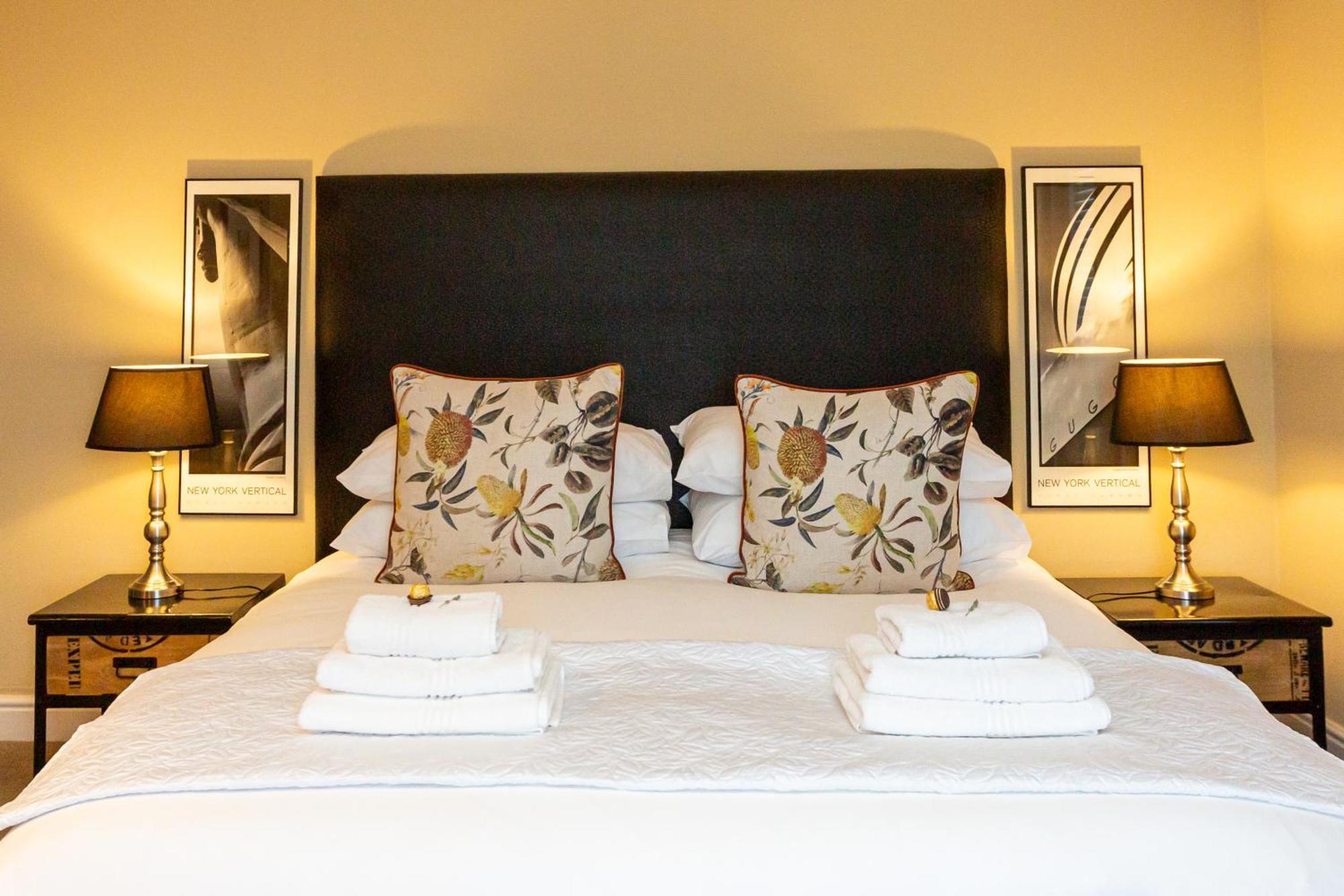Pictures Guest House Boutique Hotel Oudtshoorn Bagian luar foto