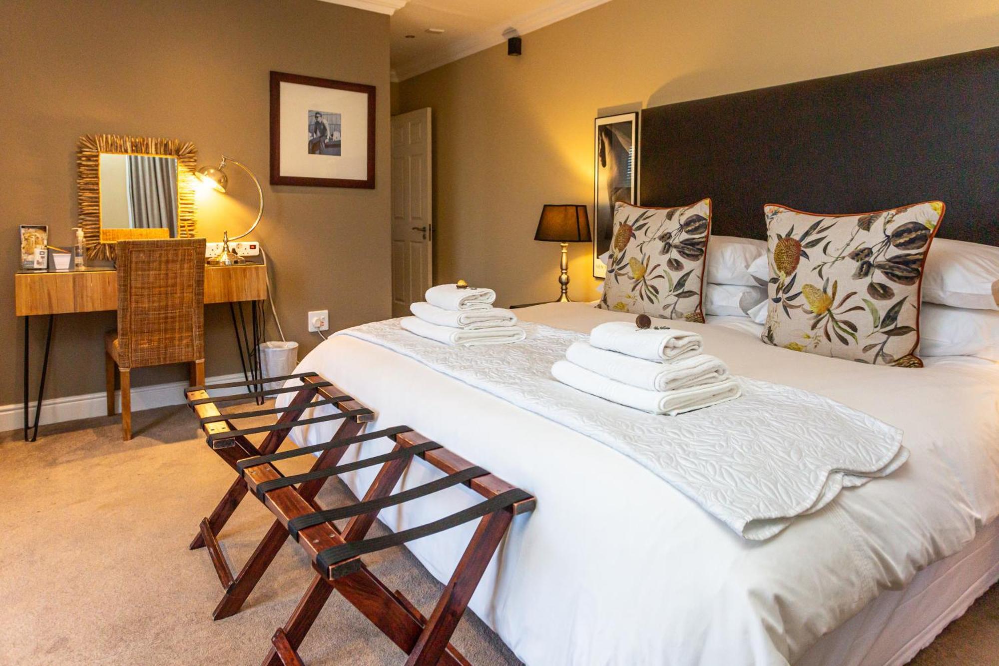 Pictures Guest House Boutique Hotel Oudtshoorn Bagian luar foto