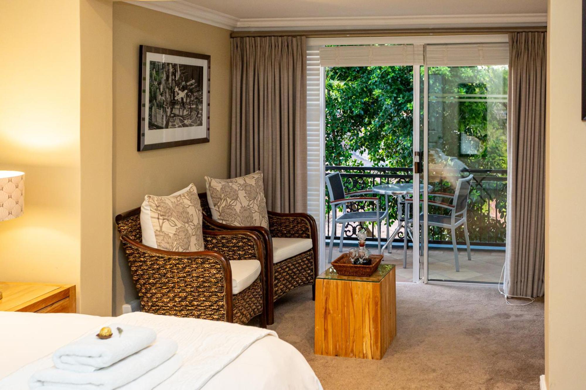 Pictures Guest House Boutique Hotel Oudtshoorn Bagian luar foto