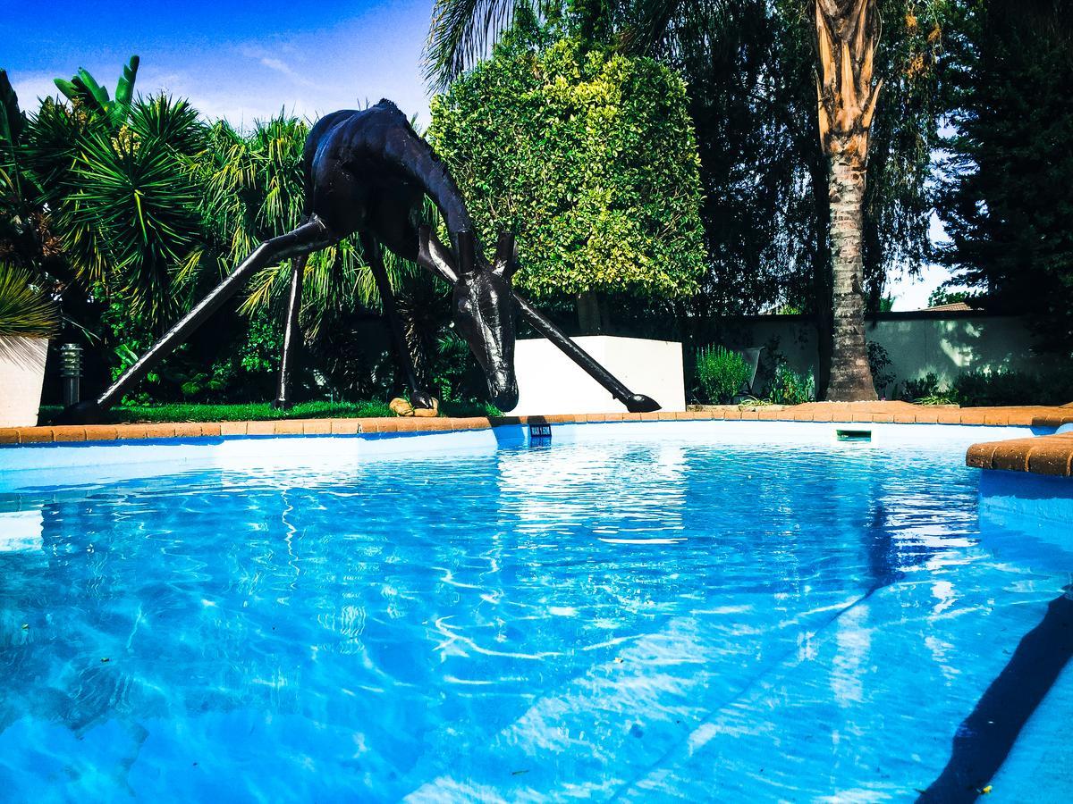 Pictures Guest House Boutique Hotel Oudtshoorn Bagian luar foto