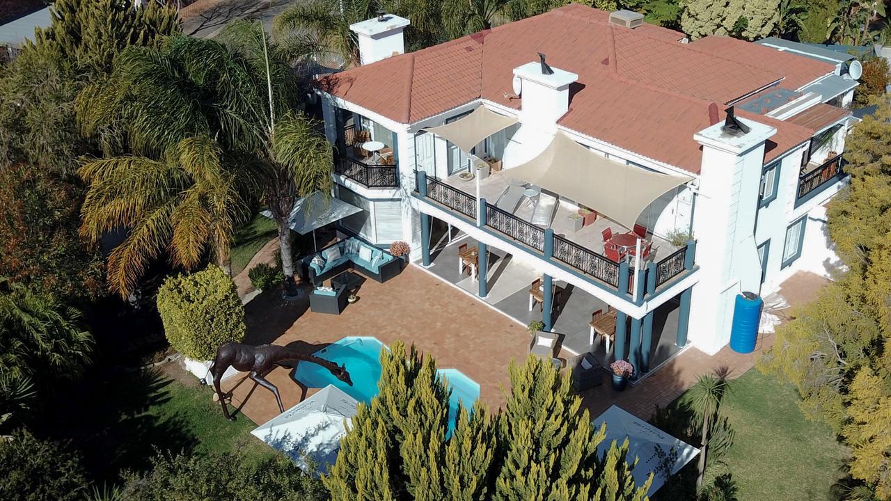 Pictures Guest House Boutique Hotel Oudtshoorn Bagian luar foto